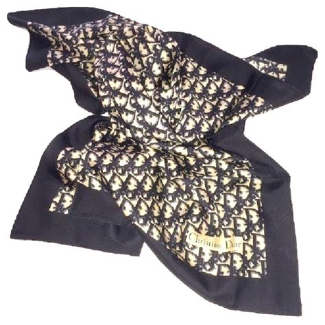 prix foulard dior